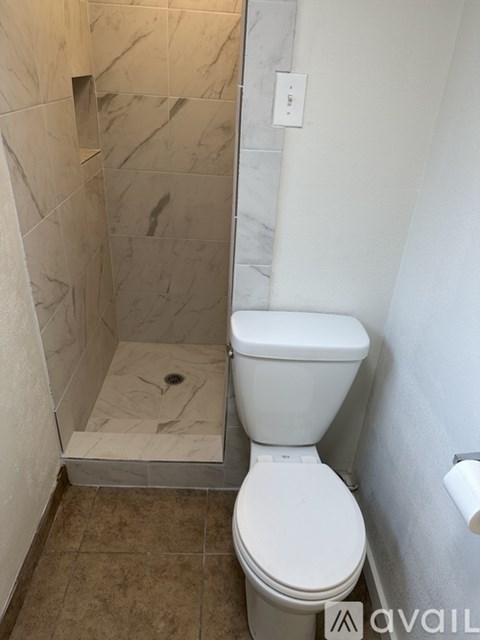 966 N Main St. 2 Beds Apartment for Rent
