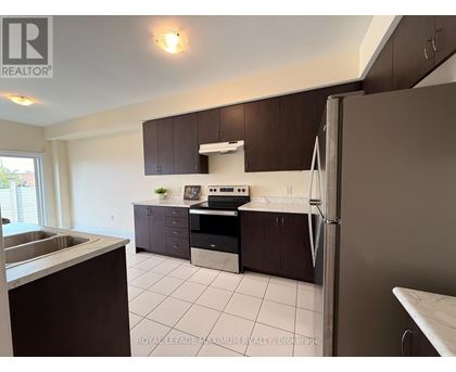 76 BLACKWELL CRESCENT 3 Beds Home, Townhouse for Rent - Photo gallery 2