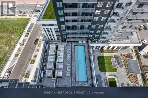 A modern building with a pool in the middle of the courtyard.