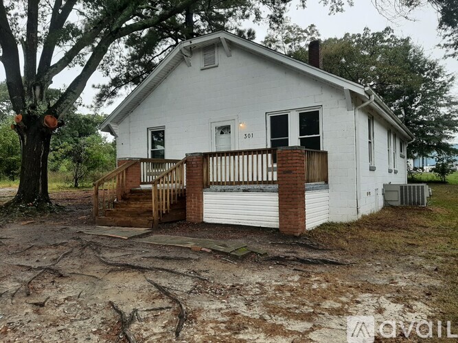 301 East 2nd Street 3 Beds Single Family Home for Rent - Photo gallery 2
