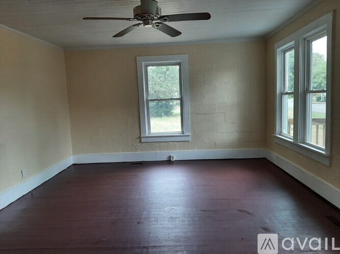 301 East 2nd Street 3 Beds Single Family Home for Rent - Photo gallery 4