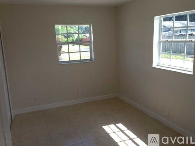 249 Southwest 11th Street 3 Beds Apartment for Rent - Photo gallery 3