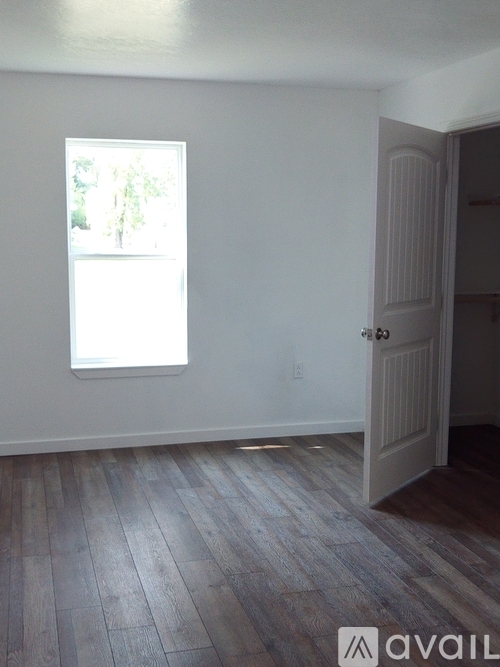 1025 Wood St 2 Beds Single Family Home for Rent - Photo gallery 3