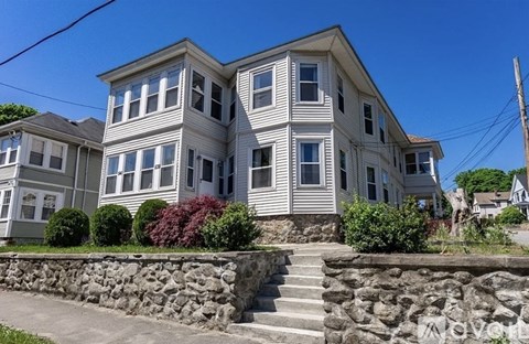 541 South Broadway 4 Beds Apartment for Rent