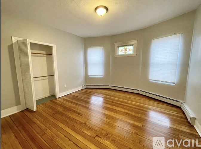 227 Talbot Ave 3 Beds Apartment for Rent - Photo gallery 4