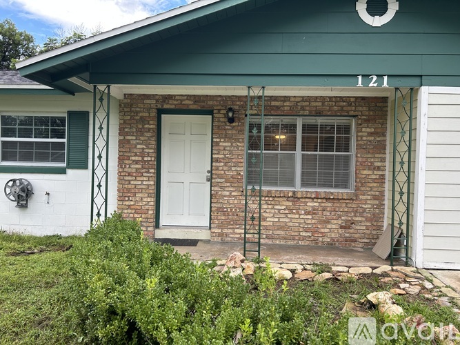 121 Burns Avenue 3 Beds Single Family Home for Rent - Photo gallery 2