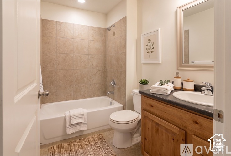 3334 825 E 2 Beds Apartment for Rent - Photo gallery 1