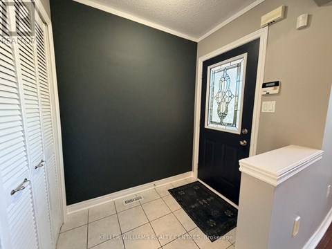 111 BENTLEY CRESCENT 4 Beds Apartment for Rent