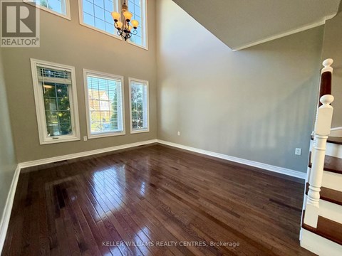 111 BENTLEY CRESCENT 4 Beds Apartment for Rent