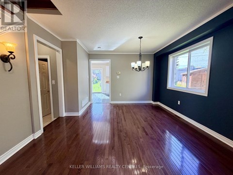 111 BENTLEY CRESCENT 4 Beds Apartment for Rent