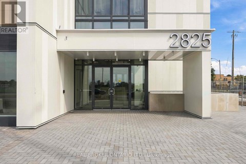 The image shows the front of a building with the number 2825 on it.