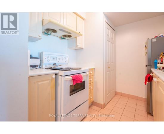 A kitchen with a white oven and a white fridge.