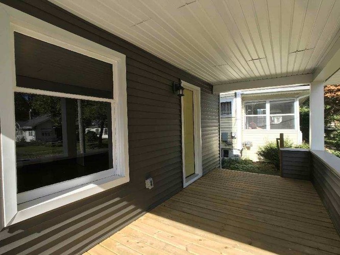 215 N Clemens Ave 4 Beds Single Family Home for Rent - Photo gallery 2