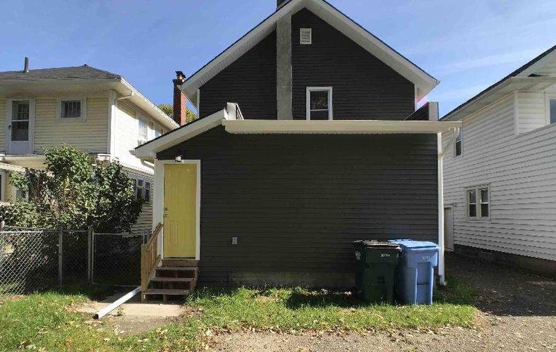 215 N Clemens Ave 4 Beds Single Family Home for Rent - Photo gallery 5
