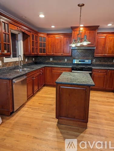 752 Beechwood Ave 3 Beds Single Family Home for Rent - Photo gallery 2