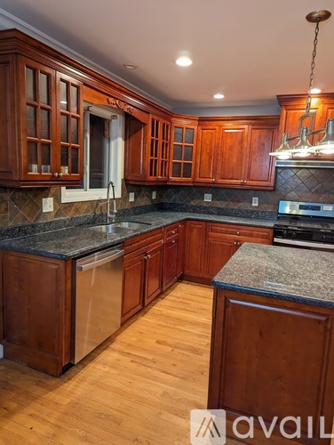 752 Beechwood Ave 3 Beds Single Family Home for Rent - Photo gallery 3