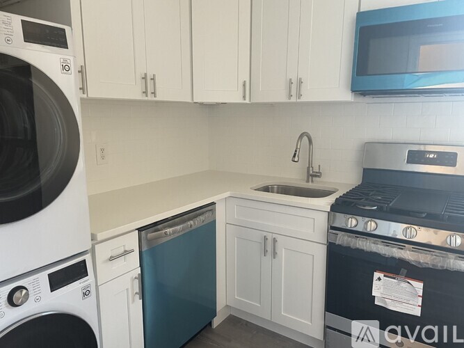 3240 Henry Hudson Pkwy 3 Beds Apartment for Rent - Photo gallery 1
