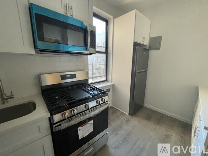 3240 Henry Hudson Pkwy 3 Beds Apartment for Rent - Photo gallery 2