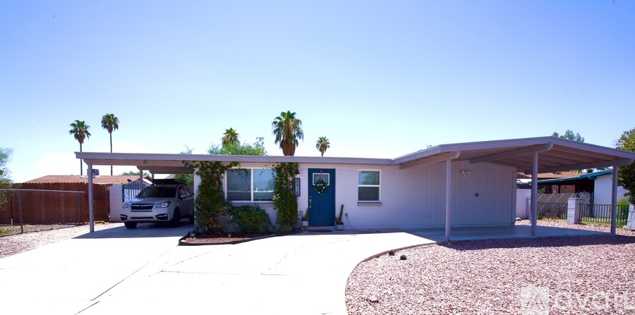 8418 E Fond Du Lac Dr 4 Beds Single Family Home for Rent - Photo gallery 1