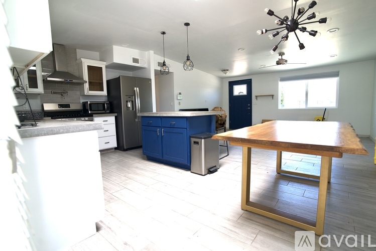 8418 E Fond Du Lac Dr 4 Beds Single Family Home for Rent - Photo gallery 5