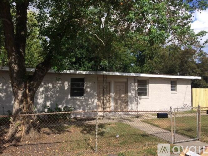 39 Oak Ave 2 Beds Townhouse for Rent - Photo gallery 1