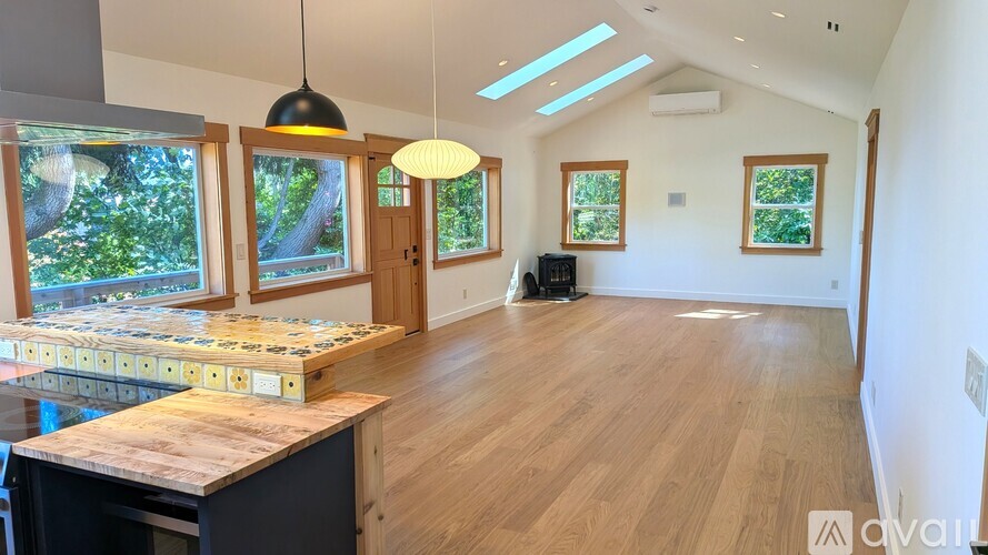 6401 Northeast Jones Road 1 Single Family Home for Rent - Photo gallery 4