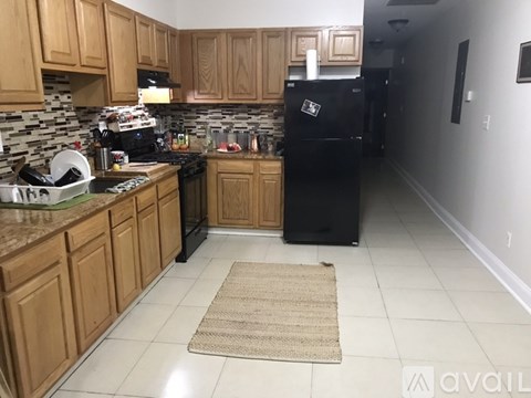 906 Arch Street 3 Beds Apartment for Rent