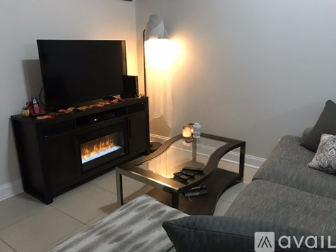 906 Arch Street 3 Beds Apartment for Rent