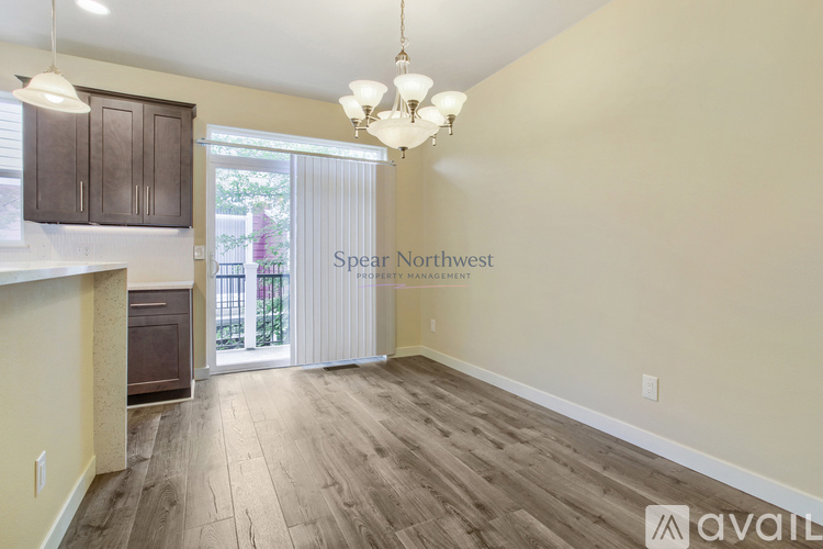 1976 NW Florence Ave 3 Beds Single Family Home for Rent - Photo gallery 5