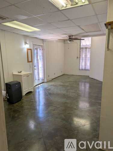 A room with a white ceiling and a fan.