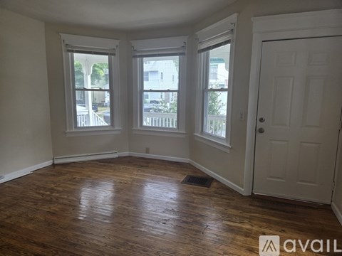 93 Elmendorf St 3 Beds Apartment for Rent