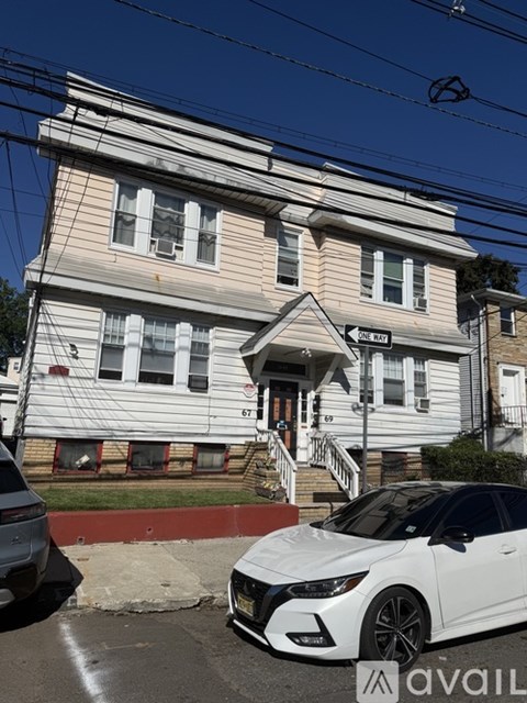 67 Smith Street 3 Beds Apartment for Rent