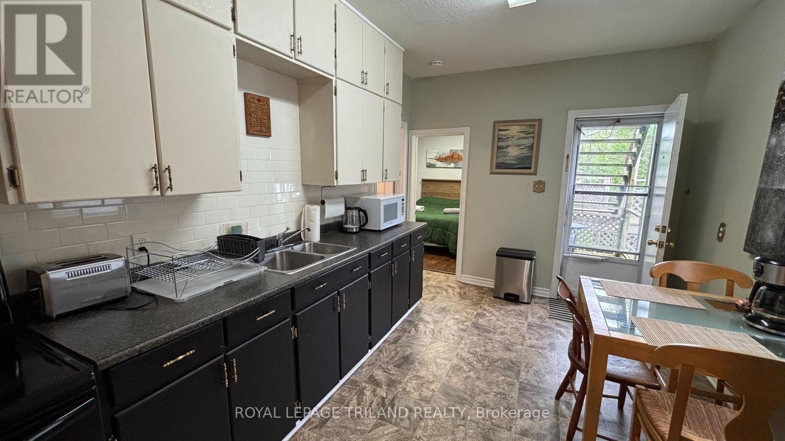 2 bedroom apartment - MAIN - 279 CHARLOTTE STREET Main, Central Elgin (Port Stanley)