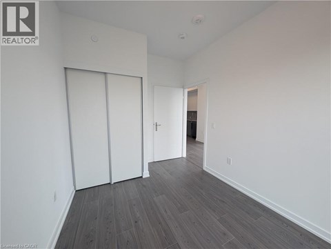 A room with a white wall and a grey floor.