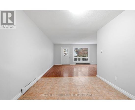 112 - 1600 CULVER DRIVE 4 Beds Condo, Home, Townhouse for Rent - Photo gallery 2