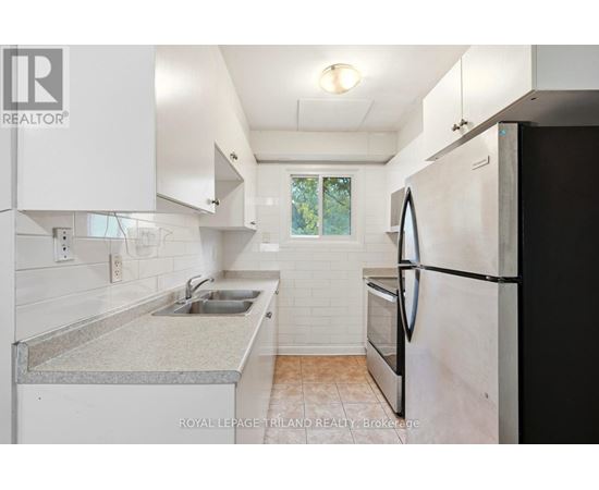 112 - 1600 CULVER DRIVE 4 Beds Condo, Home, Townhouse for Rent - Photo gallery 4