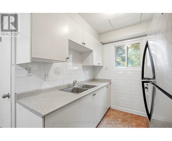 112 - 1600 CULVER DRIVE 4 Beds Condo, Home, Townhouse for Rent - Photo gallery 5