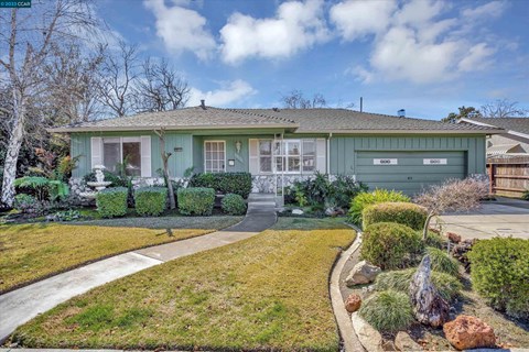 1106 Lake Home 3 Beds Apartment for Rent
