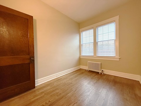 238 E Wisconsin Ave 3 Beds Apartment for Rent