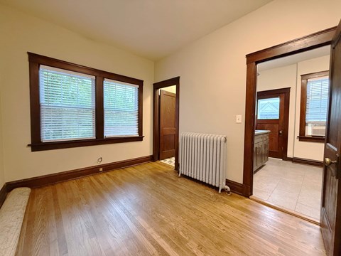 238 E Wisconsin Ave 3 Beds Apartment for Rent