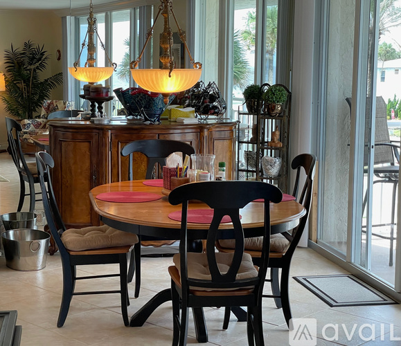 A dining room with a round table and chairs.