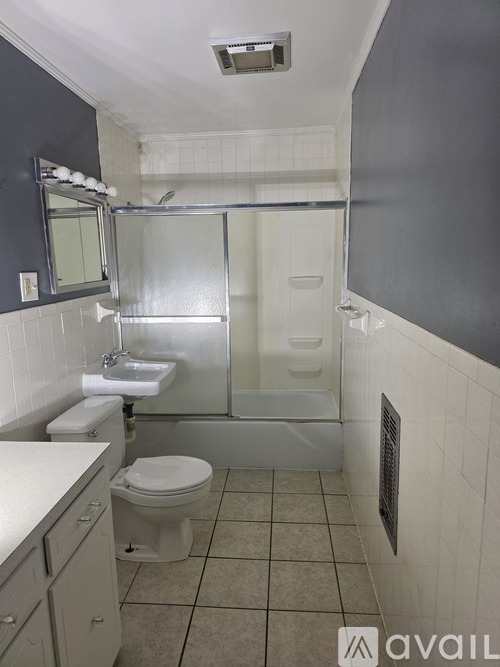 200 Birch Street 2 Beds Single Family Home for Rent - Photo gallery 5
