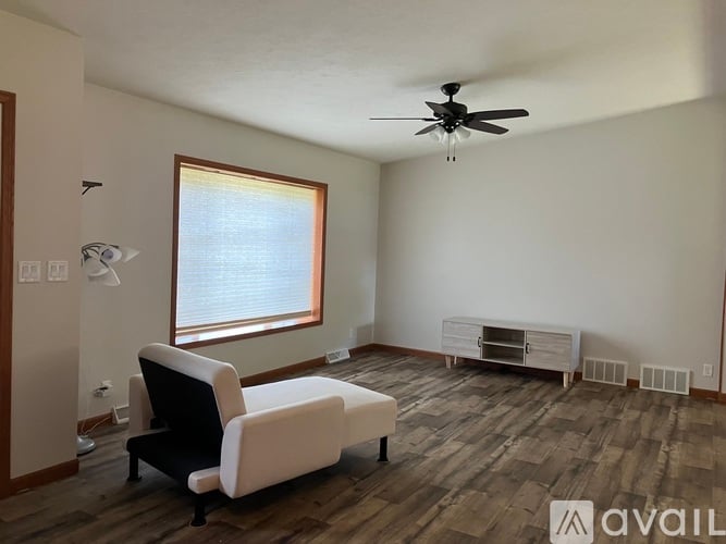 320 1st Avenue Northeast 3 Beds Single Family Home for Rent - Photo gallery 4