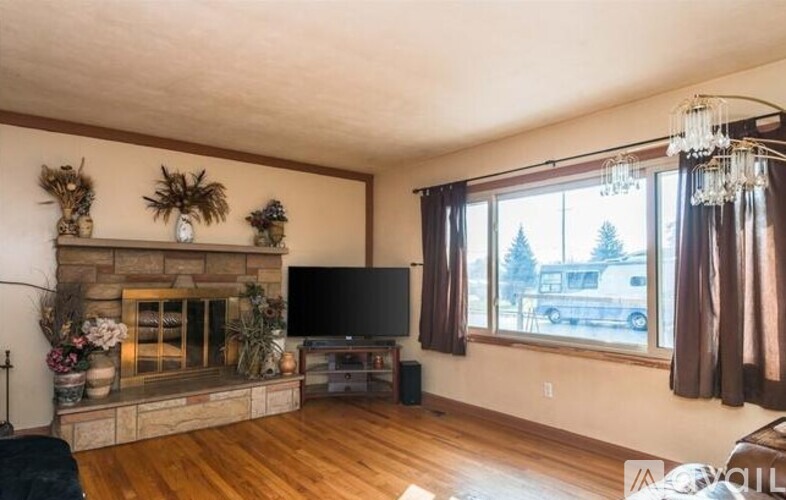 4535 Varney Ave 3 Beds Single Family Home for Rent - Photo gallery 2