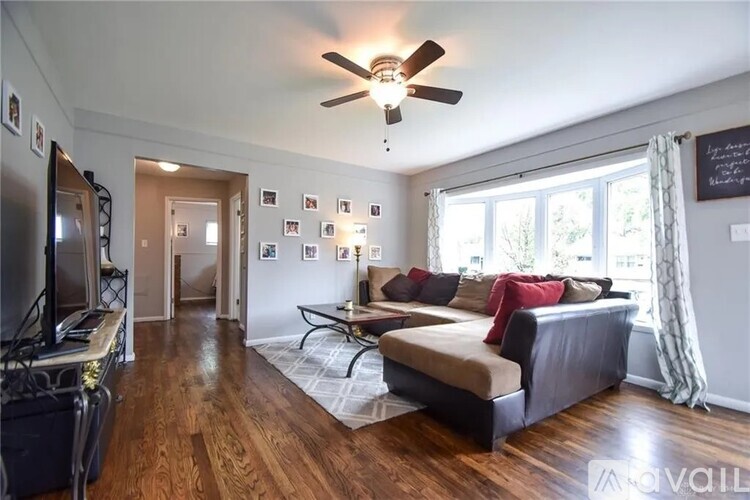 5550 Barrett Dr 3 Beds Single Family Home for Rent - Photo gallery 4
