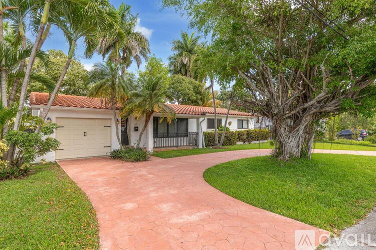 475 NE 113th St 3 Beds Single Family Home for Rent - Photo gallery 1