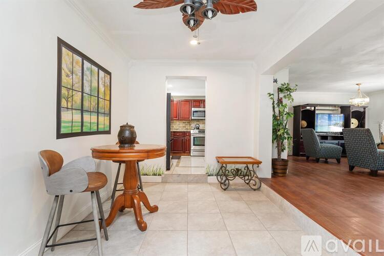 475 NE 113th St 3 Beds Single Family Home for Rent - Photo gallery 2