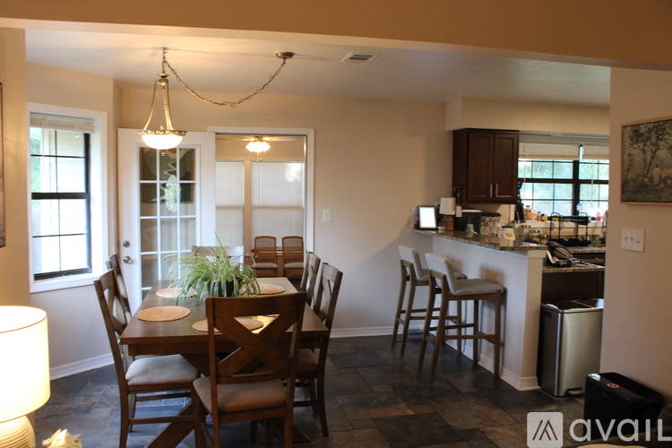 1113 Bremen Avenue 3 Beds Single Family Home for Rent - Photo gallery 4