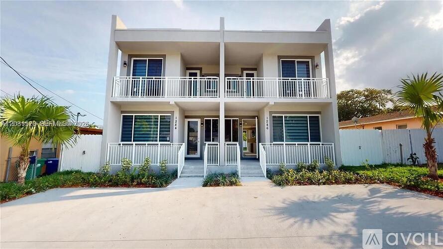 1286 NE 111th St 2 Beds Townhouse for Rent - Photo gallery 1