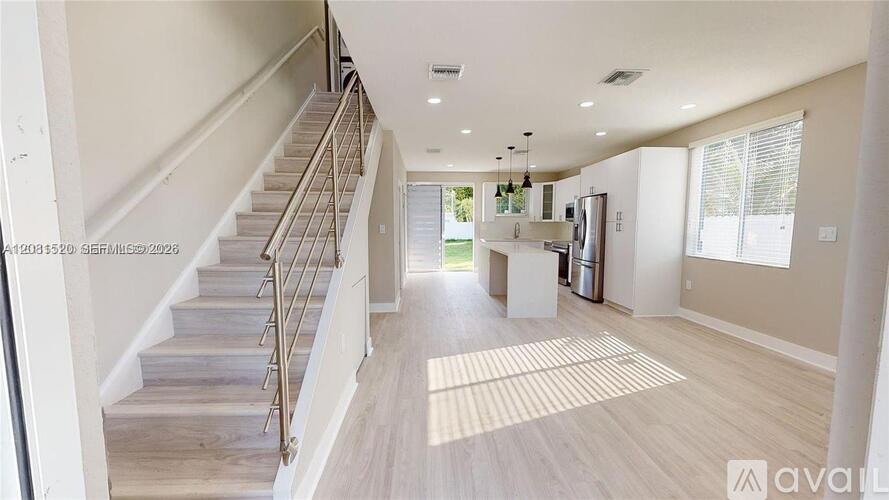 1286 NE 111th St 2 Beds Townhouse for Rent - Photo gallery 3